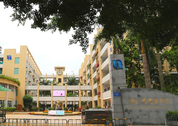 麥斯環保祝賀深圳市學校分類垃圾箱交付使用！