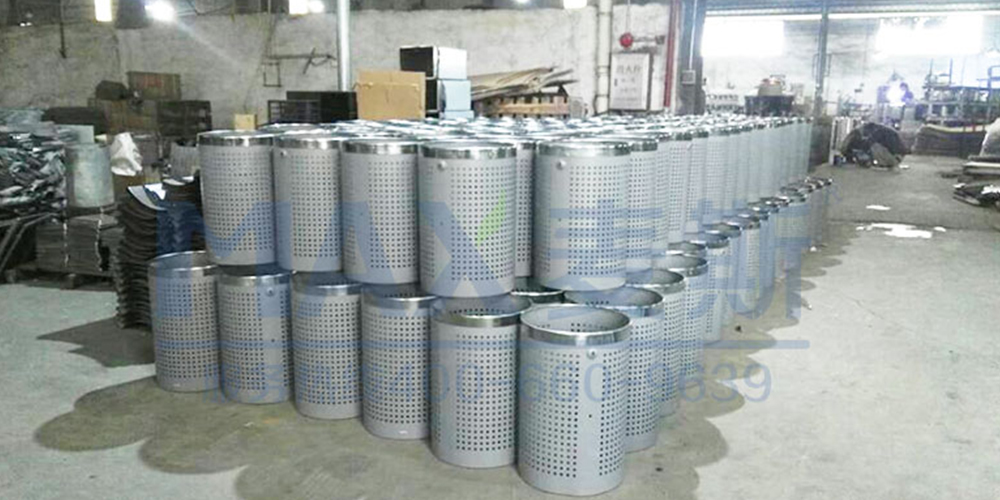 盧森堡客戶定制垃圾桶順利出產！