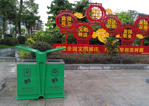 【廣東項(xiàng)目】河源市機(jī)關(guān)單位果皮箱順利裝車送赴河源！